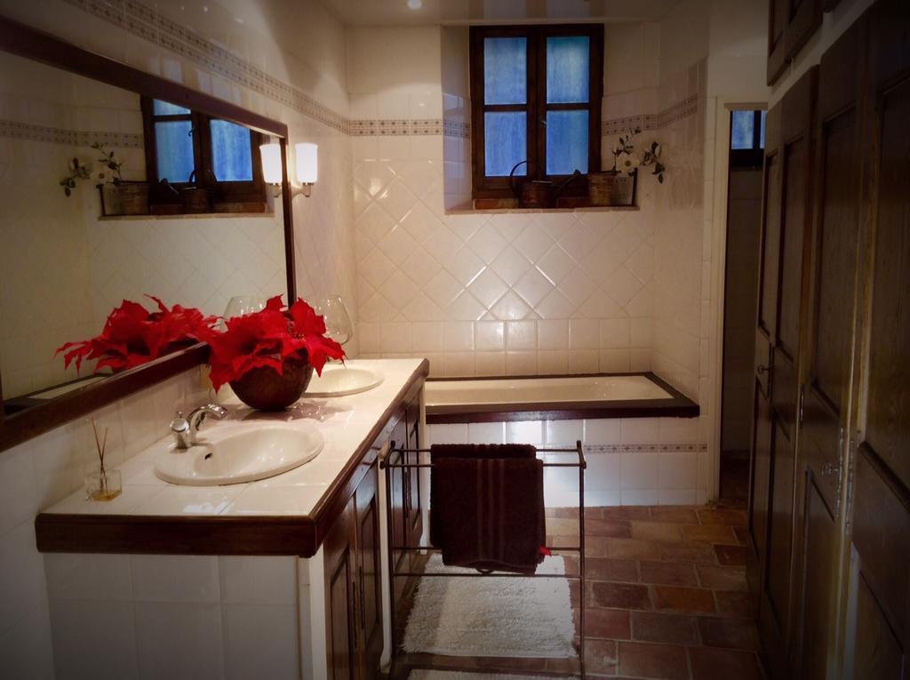 Bed and Breakfast La Maison Disabelle Teyran Zimmer foto